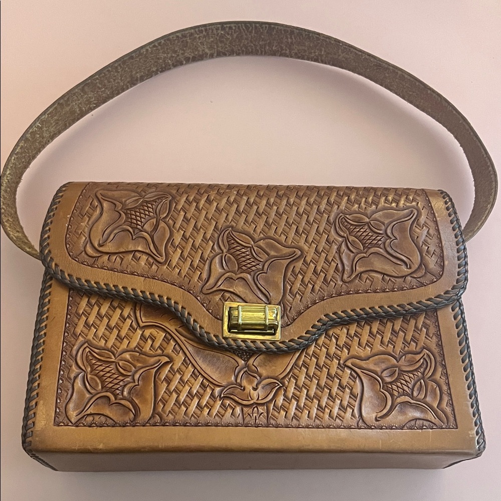 Vintage Mexican Hand-Tooled Floral Embossed Tan Leather Shoulder 1970’s GUC